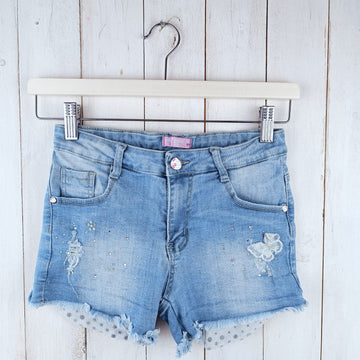 Short Melón Talla 10 Mezclilla. Tachas brillantes. Mariposa blanca