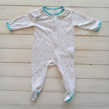 Osito Baby Yamp 3M Blanco. Estampado flores. Cuello, puños y pies celeste