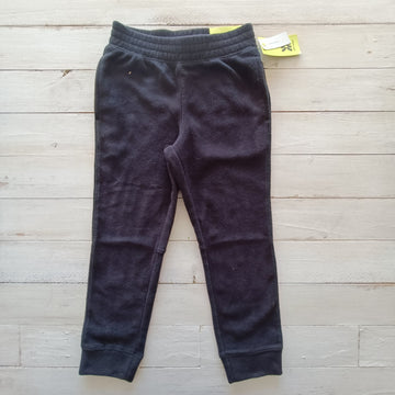 NUEVO Buzo All in Motion Talla 4-5 Negro Polar