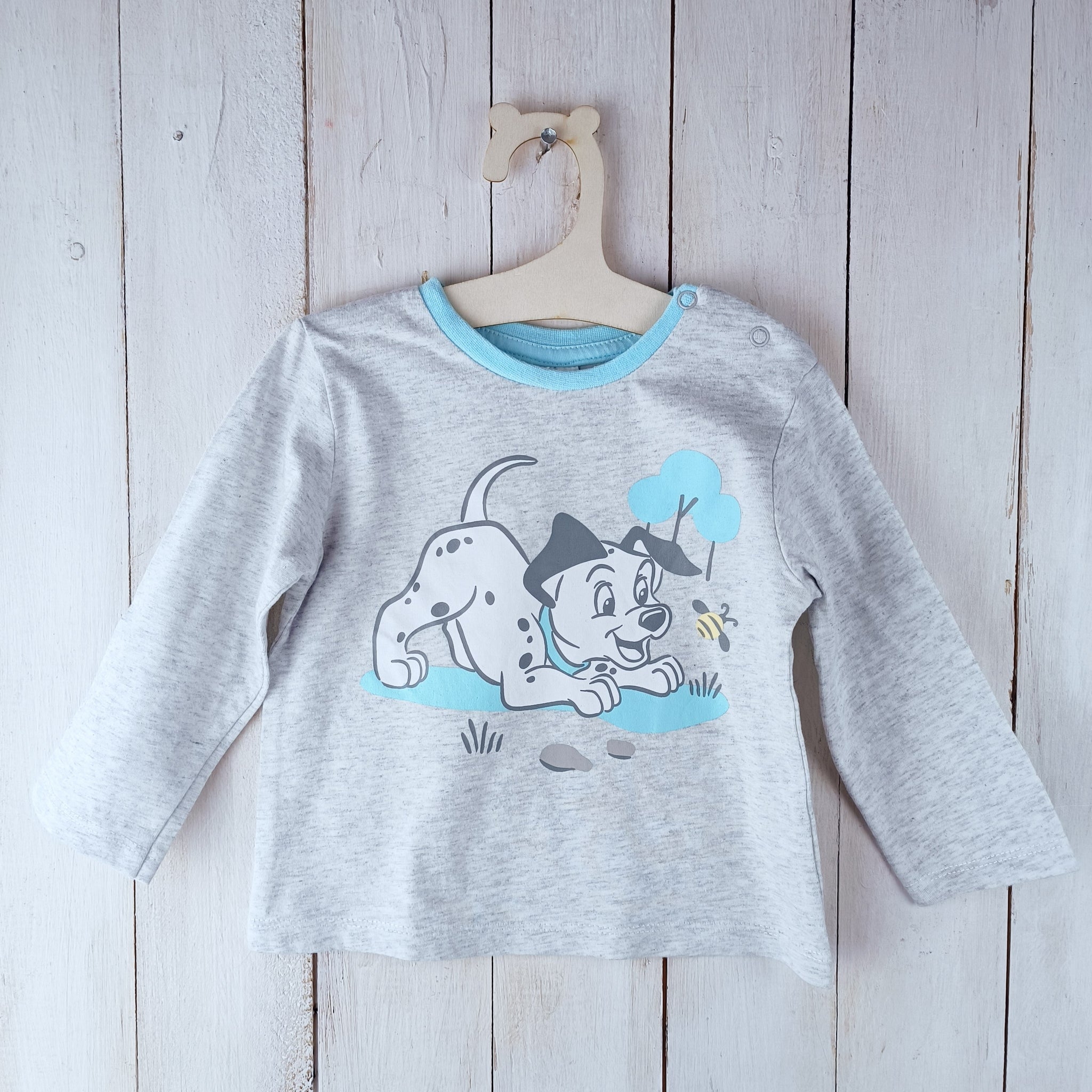 Polera Disney Talla 6-9 Meses. Jaspeado Blanco y Gris. Dálmata