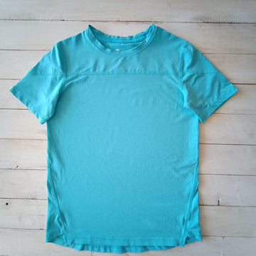 NUEVA Polera All In Motion Talla 16 Celeste Deportiva.