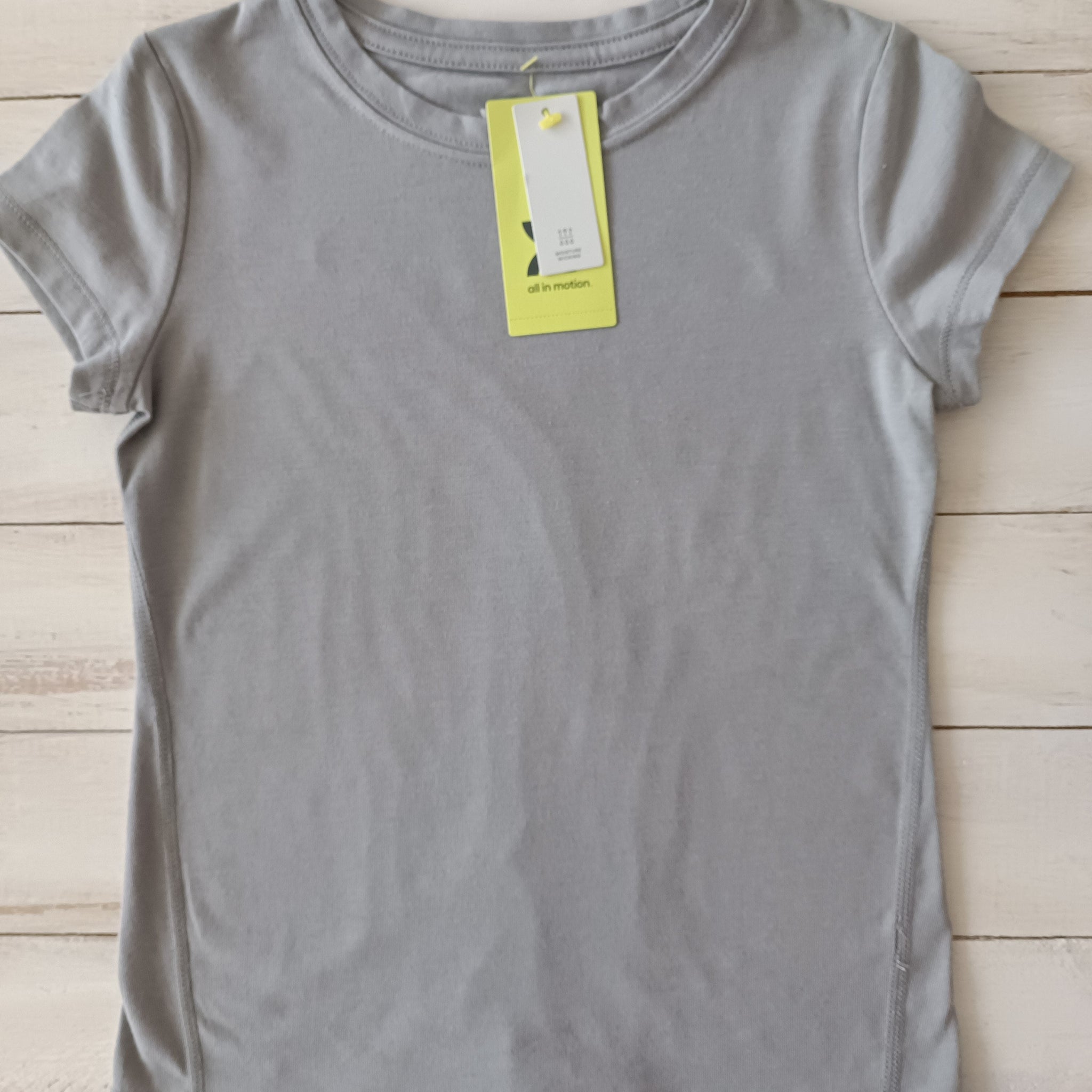NUEVA Polera All In Motion Talla 10-12 Gris claro
