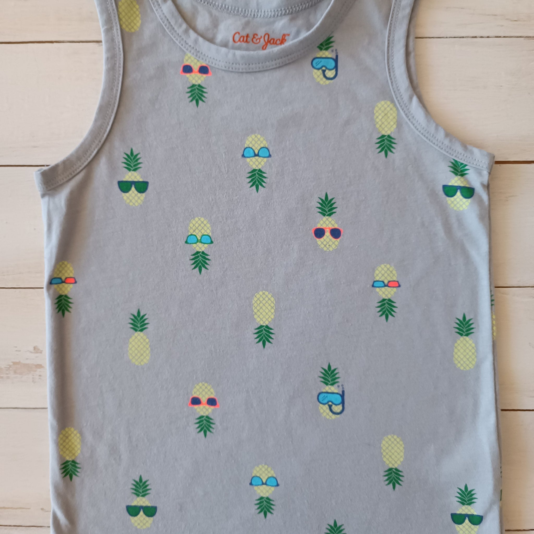 NUEVA Polera Cat & Jack Talla 3 Gris. Piñas
