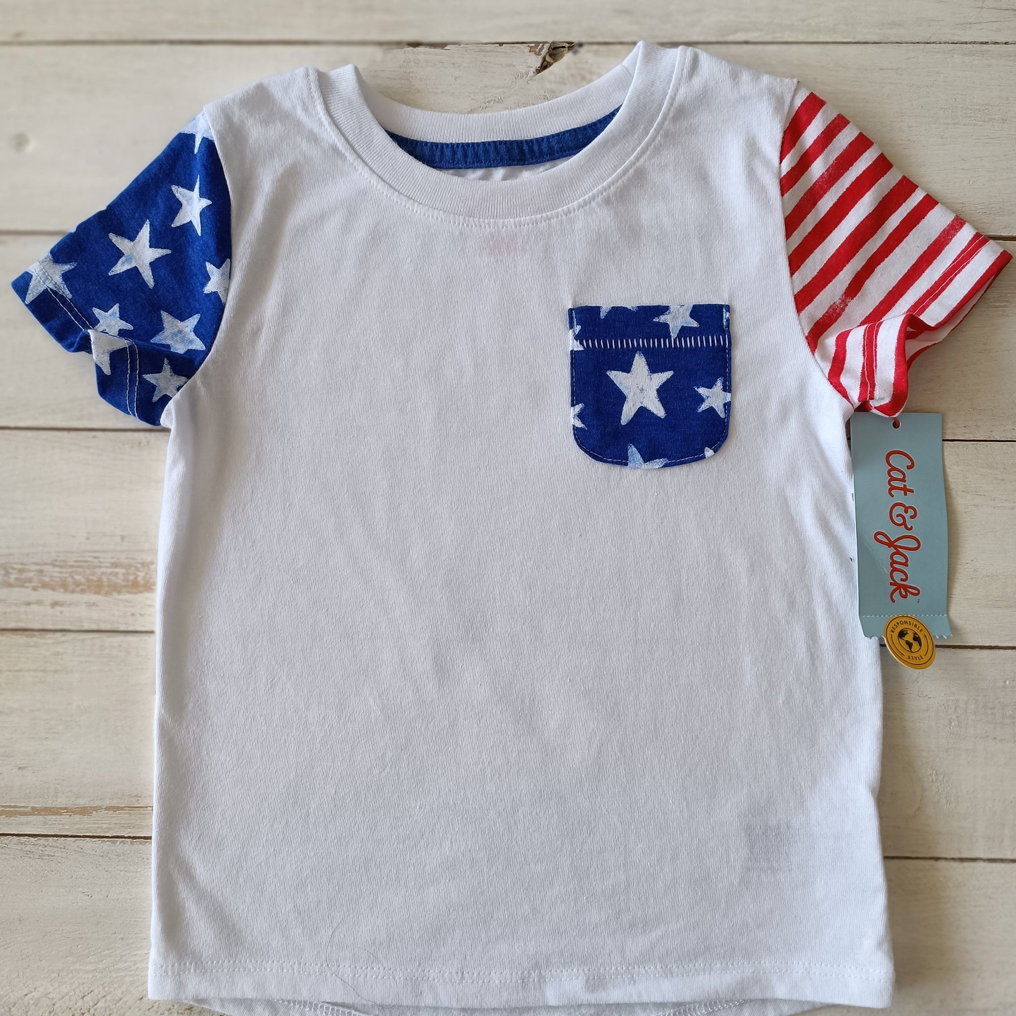 NUEVA Polera Cat & Jack Talla 4 Blanca. Mangas con figuras.