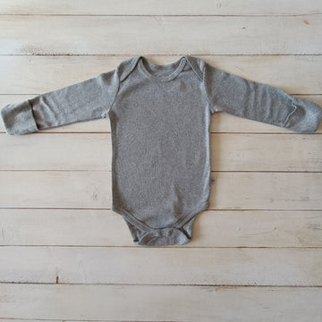 NUEVO Body Honest  6-9M Gris