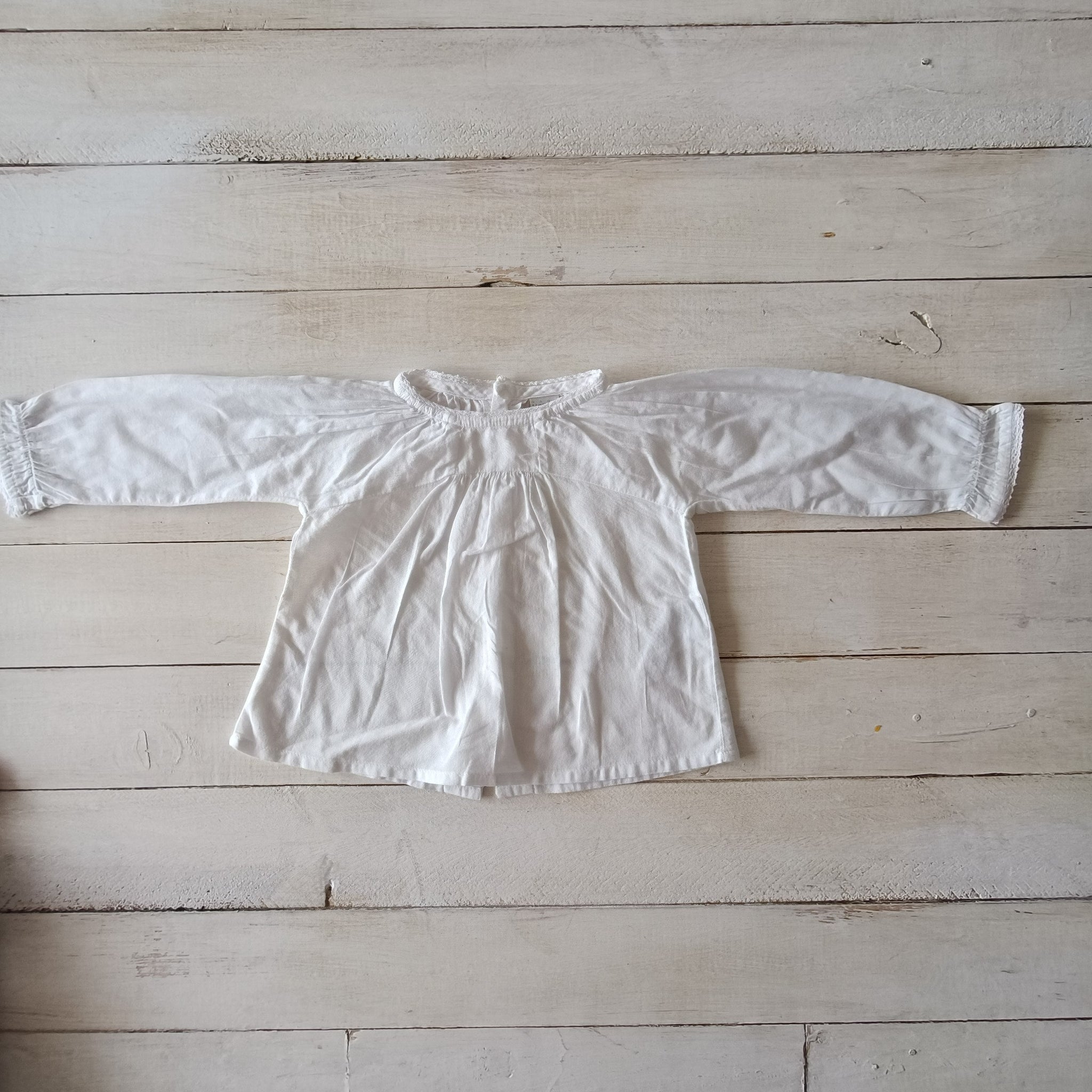 Blusa Yamp 6M Blanca. Botones  parte trasera