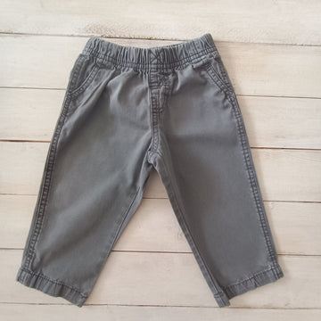 Pantalón Carter´s 12M Gris. Cintura elásticada. Bolsillos falsos