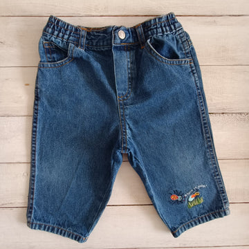 Jeans 6-9M. Azul claro. Bordado de hormigas. Recto. Modelo no tiene cierre