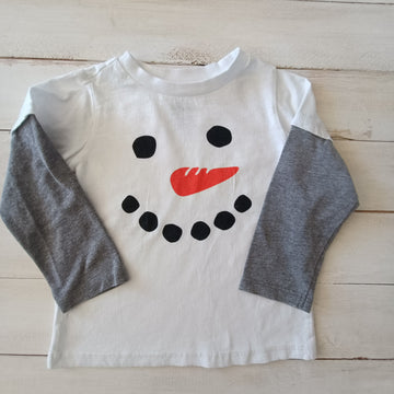 Polera First Impressions 24M Blanco. Mangas gris claro. Estampado cara "Snow man"