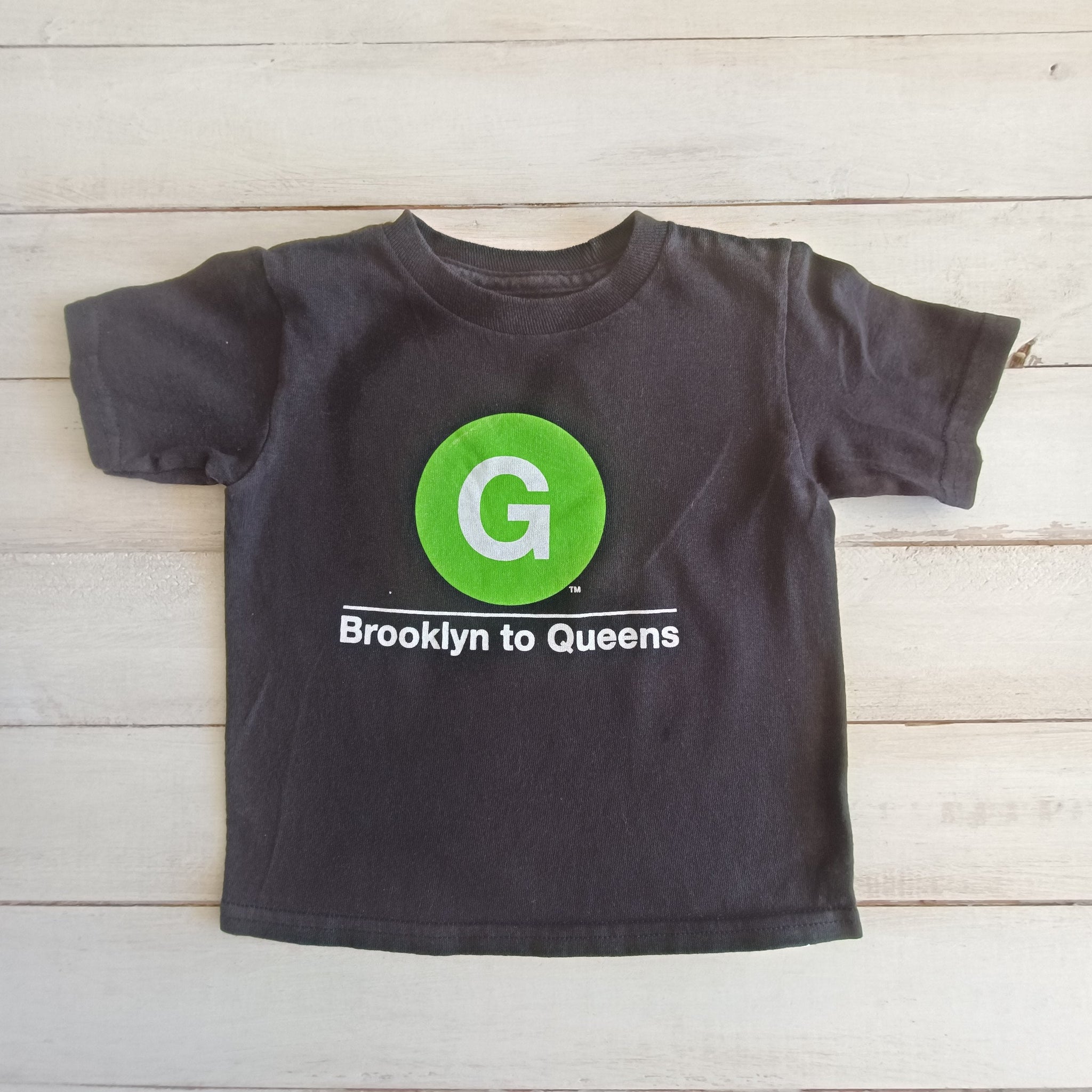 Polera 24 Meses Negra. Brooklyn to Queens.