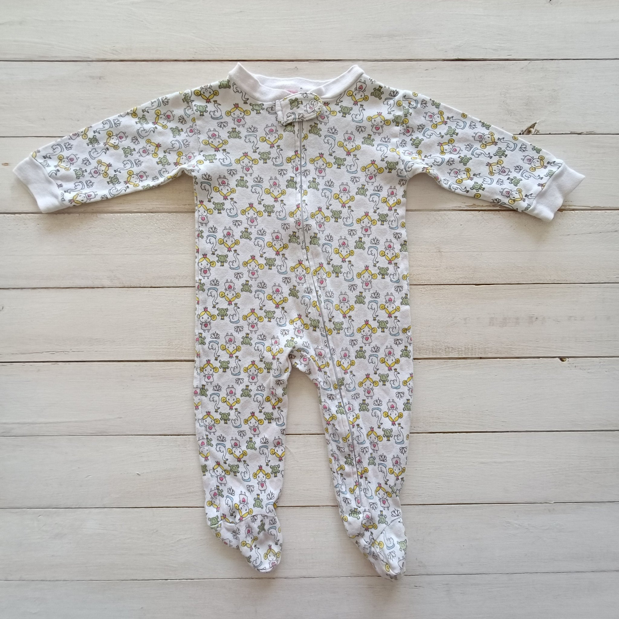 Osito Baby Talla 3-6 Meses Blanco con estampado de princesas.