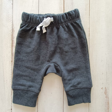 NUEVO Buzo Cat & Jack 0-3M Jogger Gris oscuro.