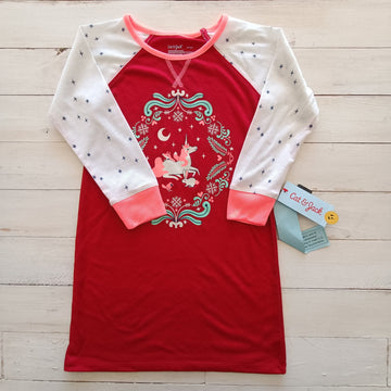 NUEVA. Camisa de dormir Cat & Jack T4-5 rojo con unicornio, mangas blancas con estrellas.