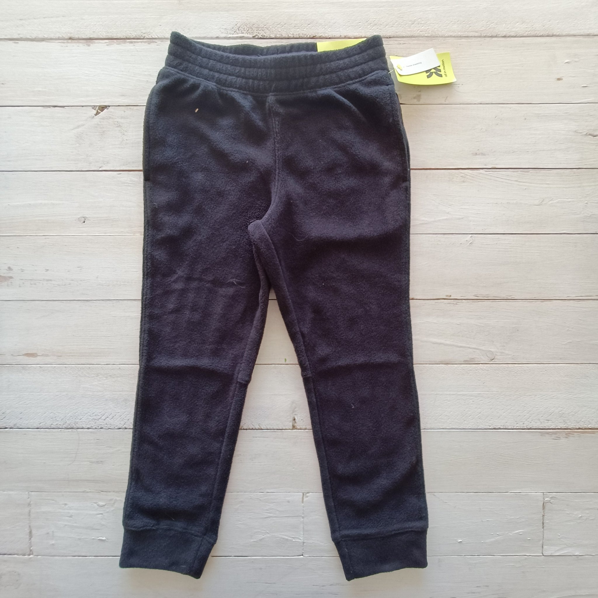 NUEVO Buzo All in Motion Talla 4-5 Negro Polar