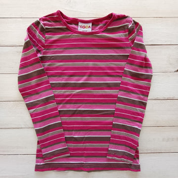 Polera Yigga Talla 8 Rayada fucsia. Cuello Rosado.