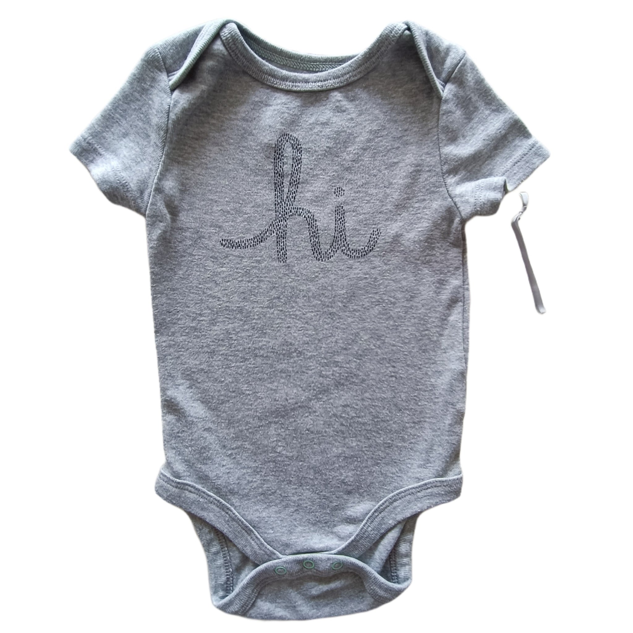 Body Cloud Island 6-9M Gris claro con letras negras.