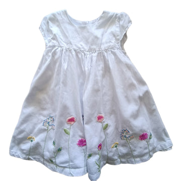 NUEVO Vestido Talla 9-12M Blanco. Flores bordadas.