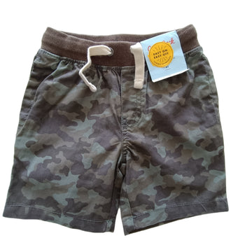 NUEVO Short Cat & Jack Talla 4 Militar.