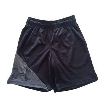 Short Deportivo Under Armour T6  Negro. Logo gris.