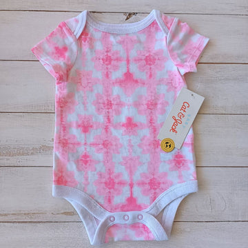 NUEVO Body Cat&Jack Talla 0-3M Blanco con flores rosadas.