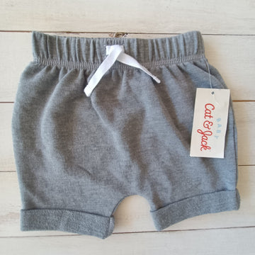 NUEVO Short Cat & Jack Talla 3-6M gris. Estilo bombacho.